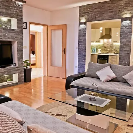 Suncica דירה פולה